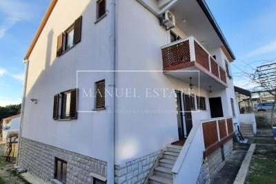 Detached house with three apartments, Poreč