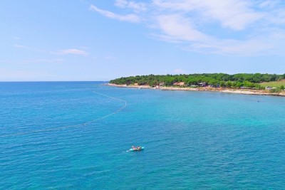 Investera i byggande mark i Istrien första raden till havet
