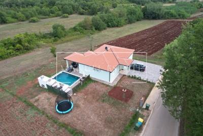 Detached house with swimming pool, Brtonigla