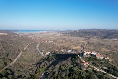 Building land of 900 m2 for sale, overlooking the sea and the Alps, near Buje