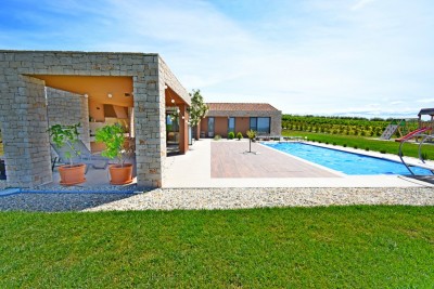 Villa in pietra con piscina vicino a Novigrad, Istria.
